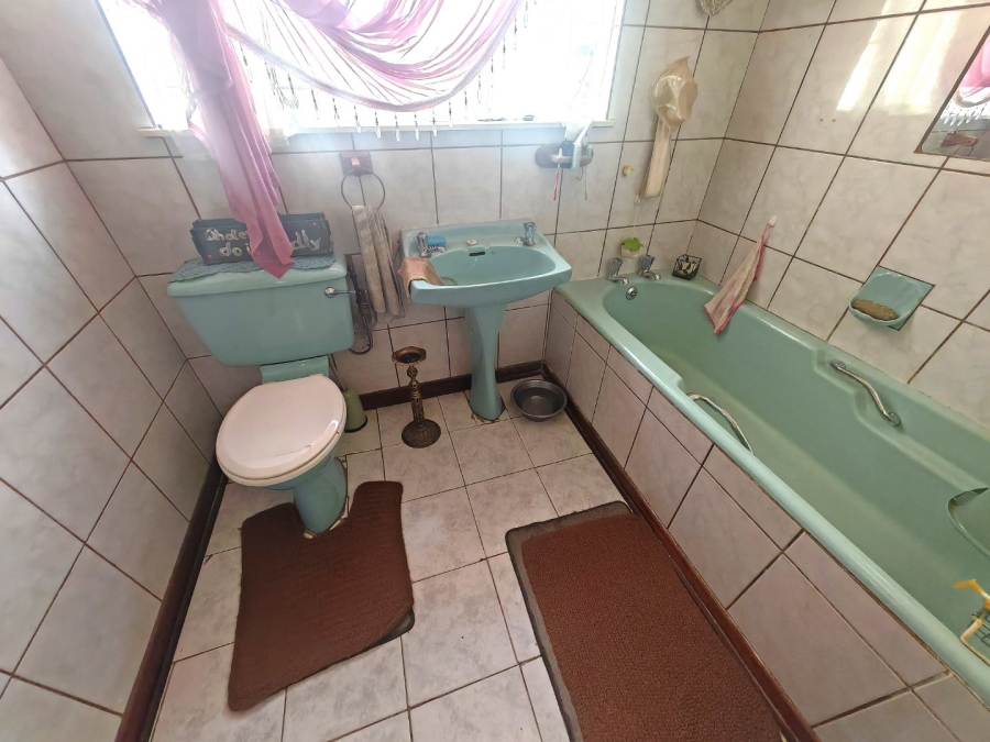 8 Bedroom Property for Sale in Fleurdal Free State